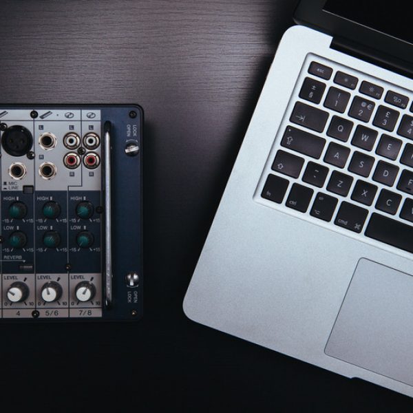 Canva – Macbook Pro Canva - Macbook Pro
